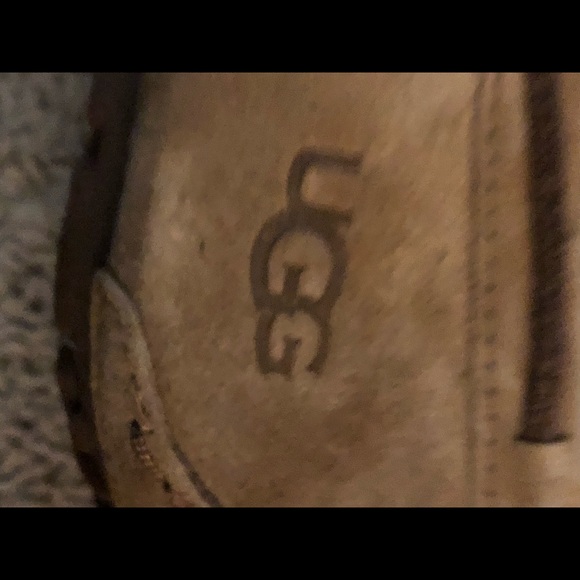 New UGG Dakota water resistant slipper - Picture 10 of 11